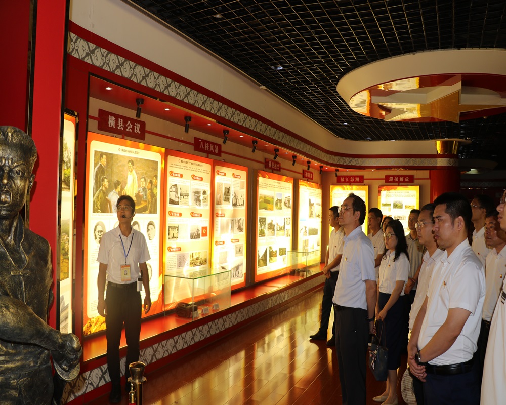 圖2：展廳參觀(guān).JPG